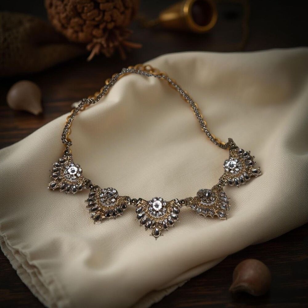 Vintage Crystal Cluster Gold Tone Necklace B13
